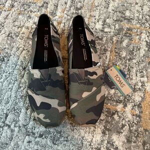 MEN’S TOMS ALPARGATA ESPADRILLES! NWT! SIZE 8